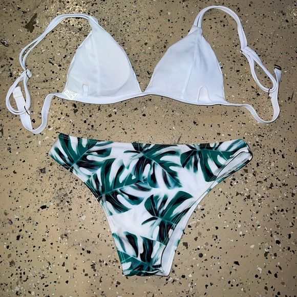 Bikini Set - Picture 2 of 3